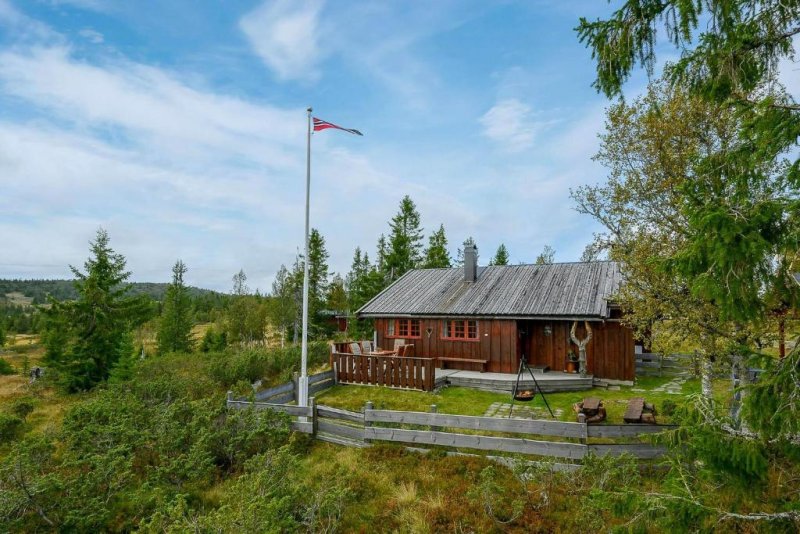 Ferienhaus Ferienhaus mit Sauna in der Nähe der Skipisten in Sjusjøen — Direkt am See
