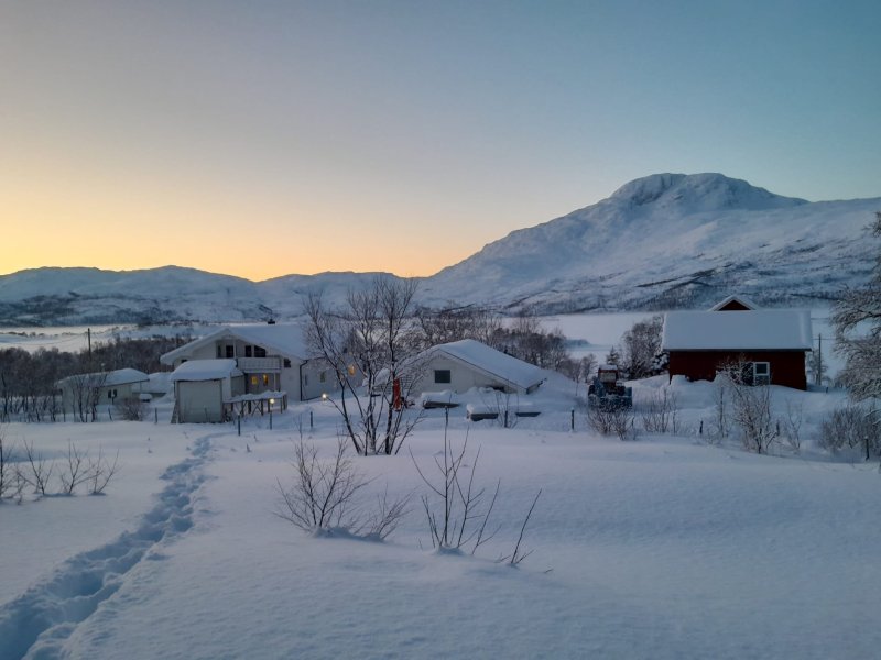 Ferienhaus Herrschaftlicher Hof am Skogsfjorvatnet — in Troms-Finnmark — Direkt am See
