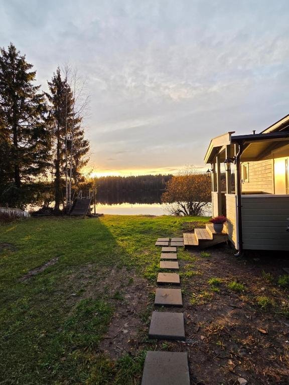 Ferienhaus Traumhafte Villa direkt an einem wunderschönen See — Direkt am See